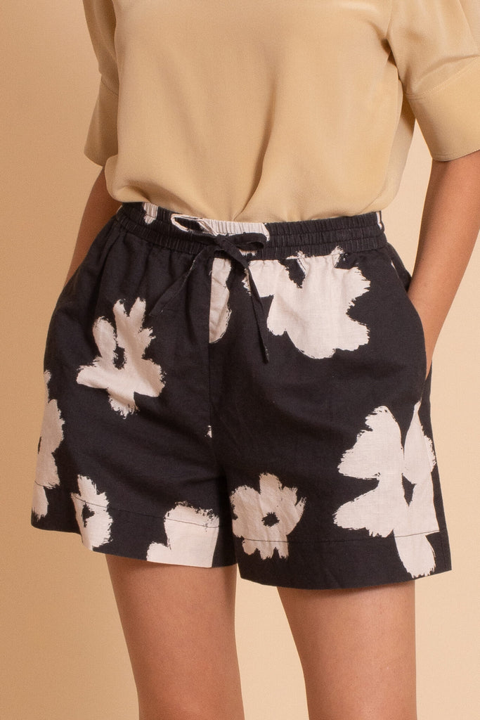 woman wearing Gemma floral Shorts