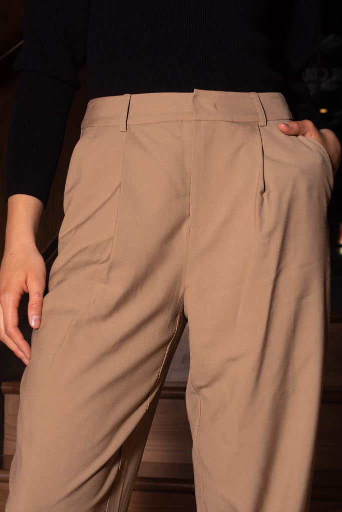 Woman wearing Peyton tapered crop pants